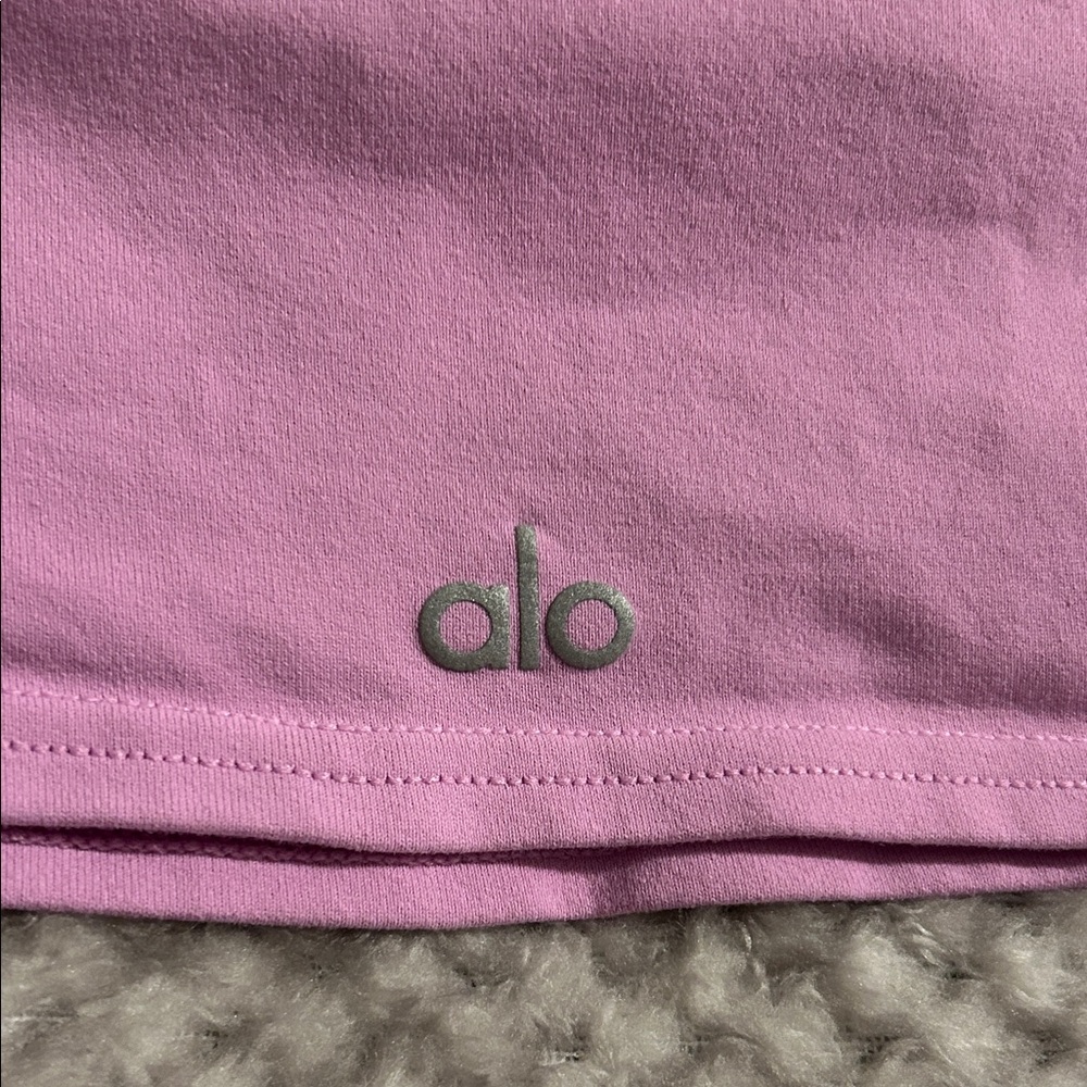 ALO Yoga Mauve Shorts and Top Set - Picture 4 of 12
